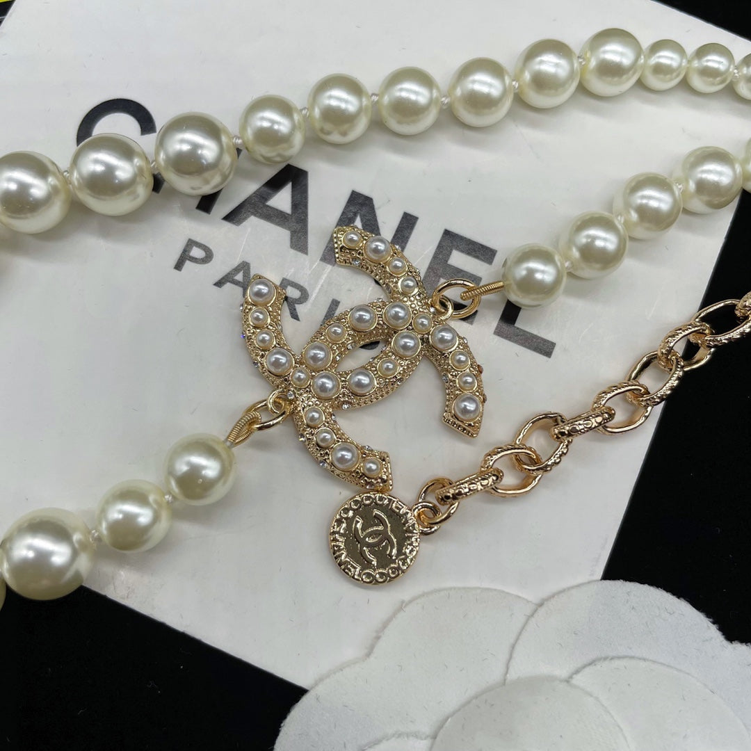 Fashion CC pearl necklace