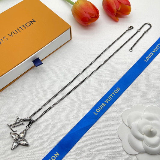 Four Leaf Clover Rhinestone Pendant Necklace