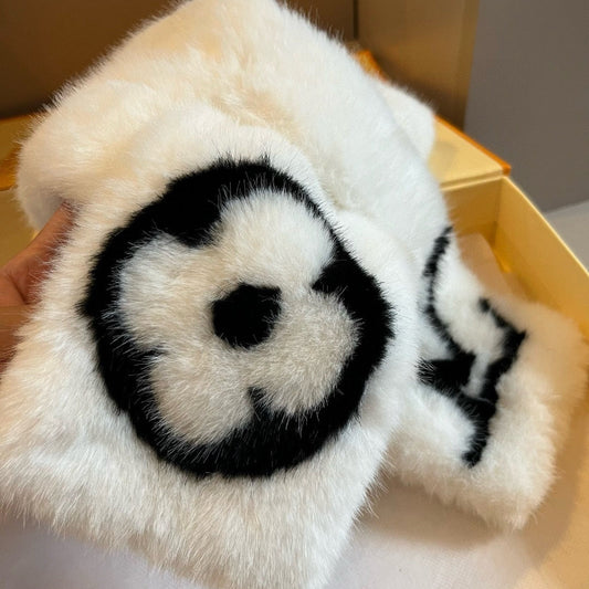 Fashionable four-leaf clover letter scarf