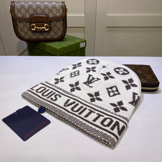 Fashion plush four-leaf clover knitted hat