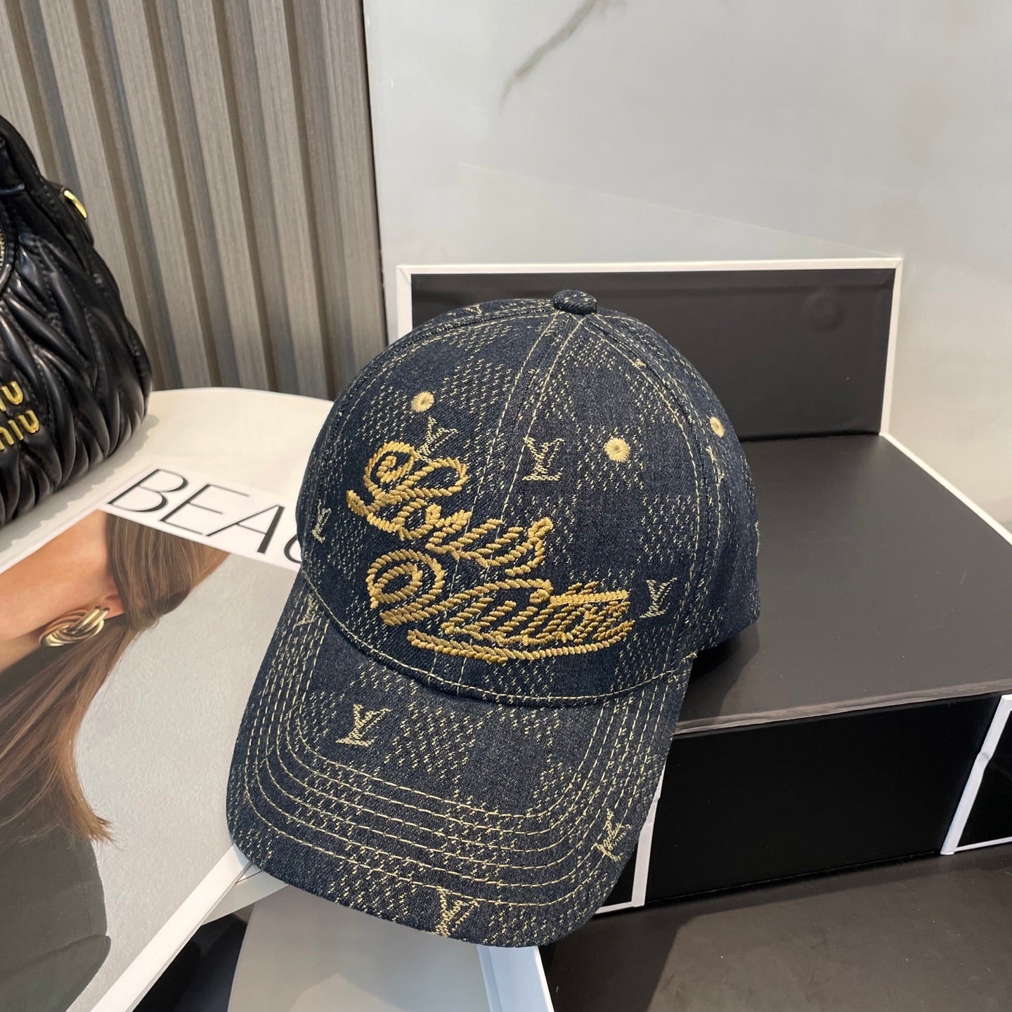 Fashionable four-leaf clover letter baseball cap