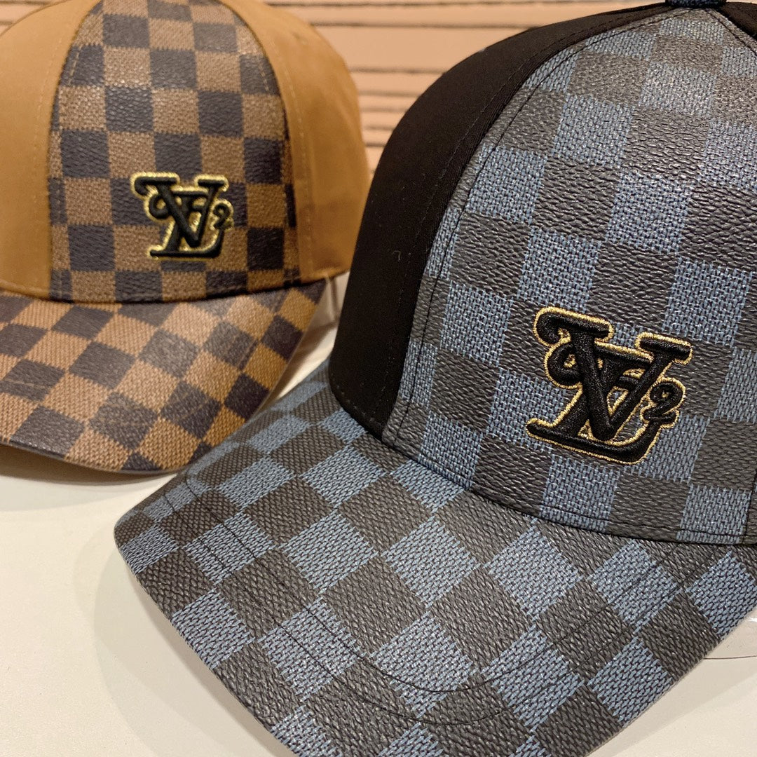 Fashionable four-leaf clover letter baseball cap