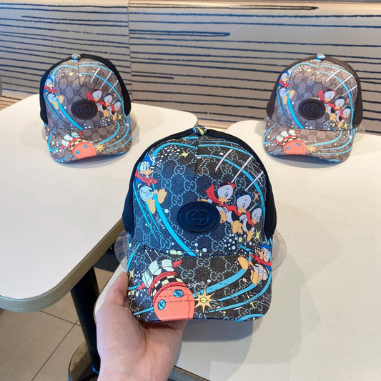 Fashionable four-leaf clover letter baseball cap