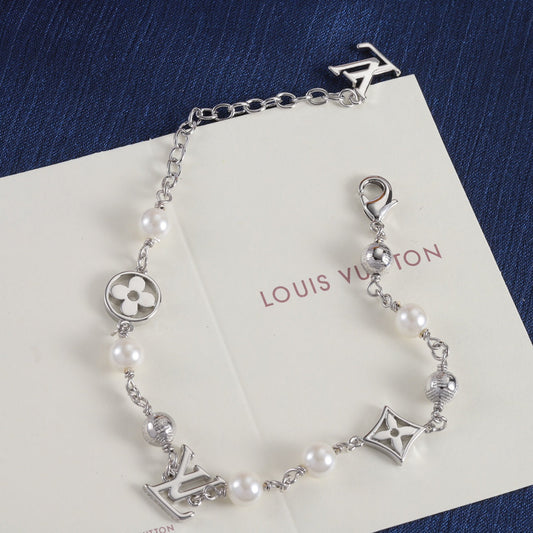 Fashion four-leaf clover pearl bracelet
