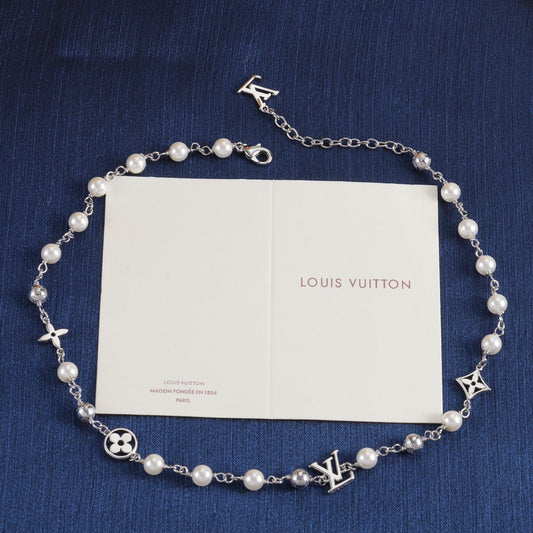 Four Leaf Clover Pearl Necklace