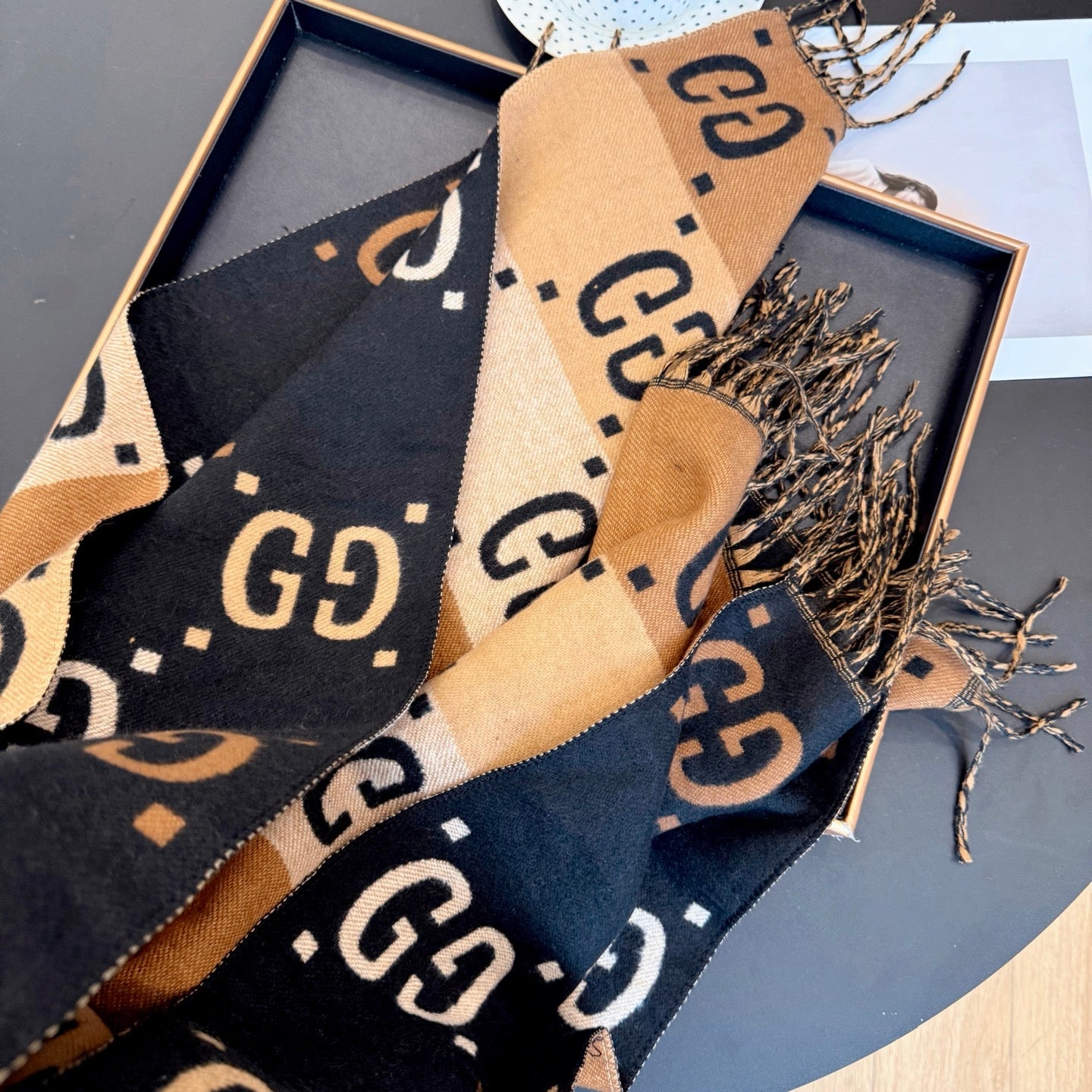 Fashionable GG Lettering Scarf