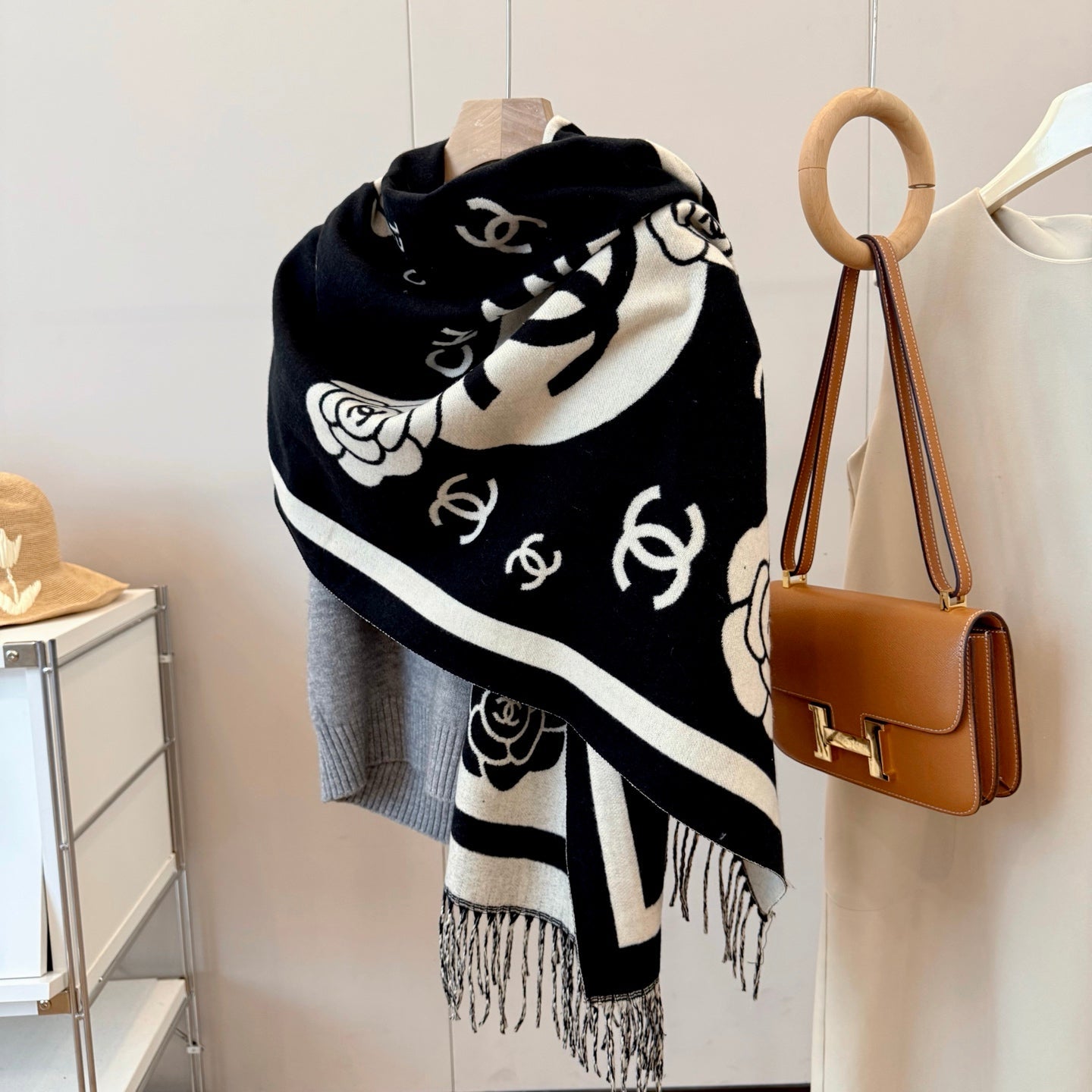Fashionable CC Letter Scarf