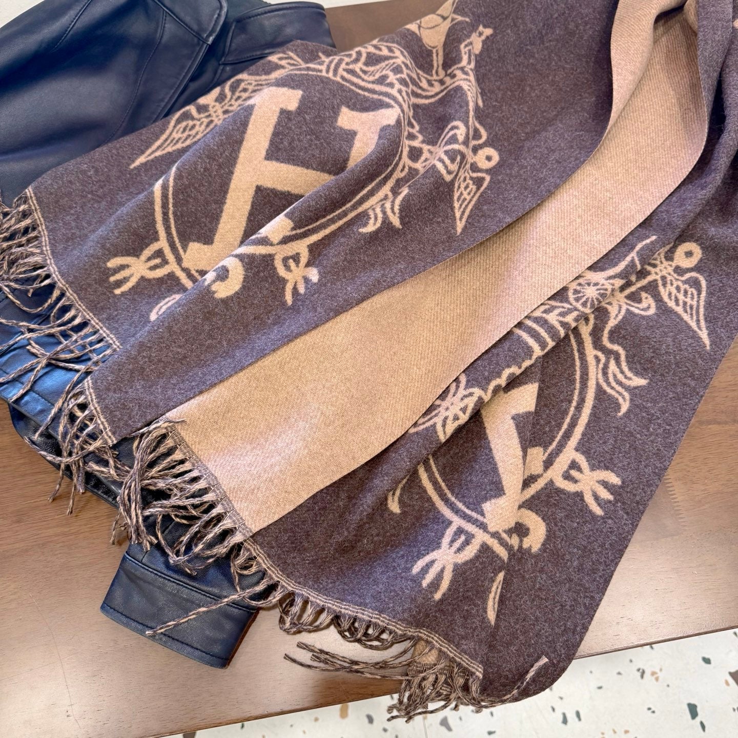 Fashionable H-shaped Scarf