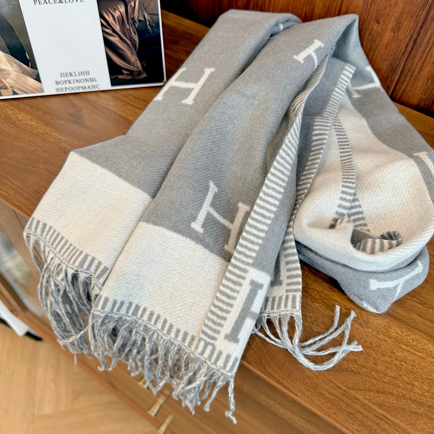Fashionable H-shaped Scarf