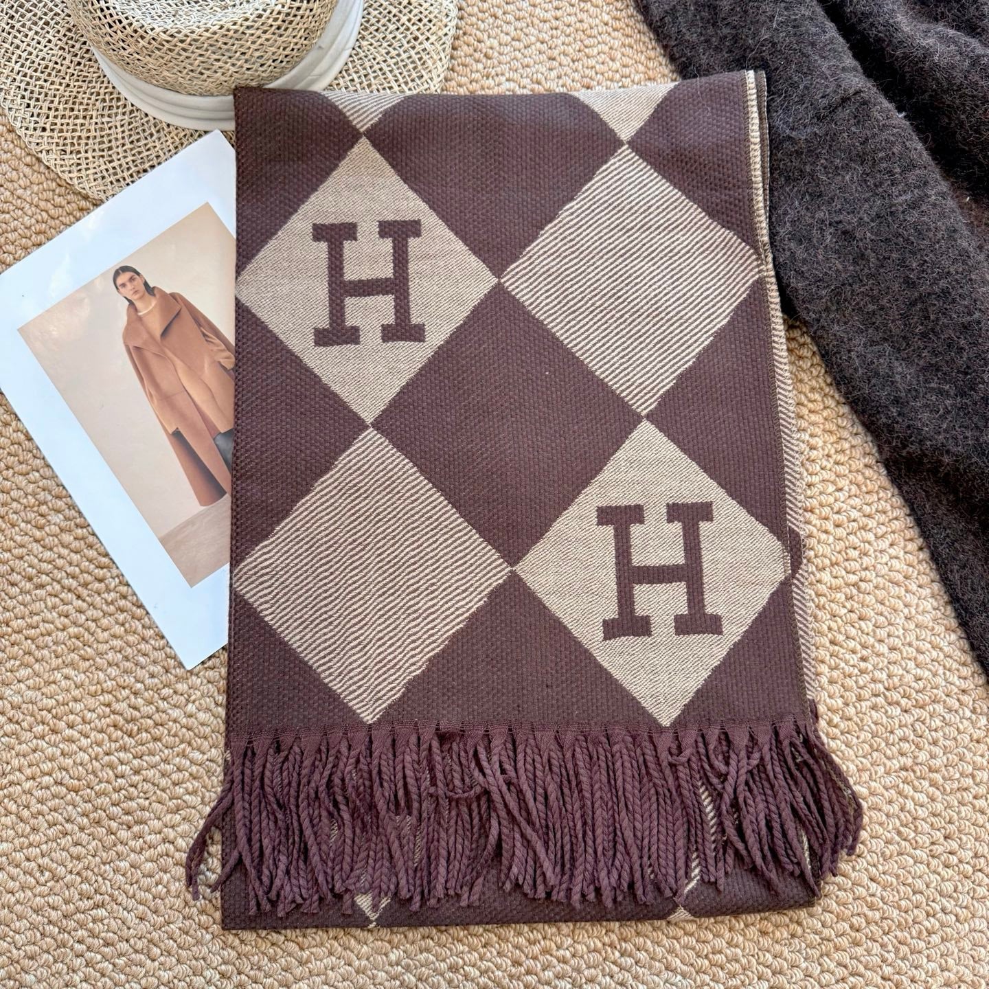 Fashionable H-Shaped Scarf