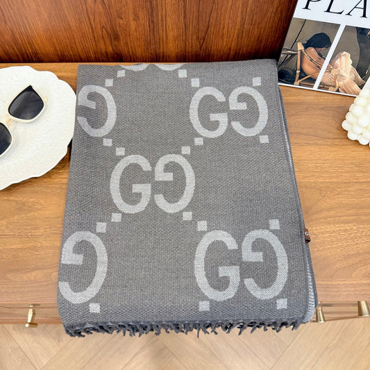 Fashionable GG Lettering Scarf