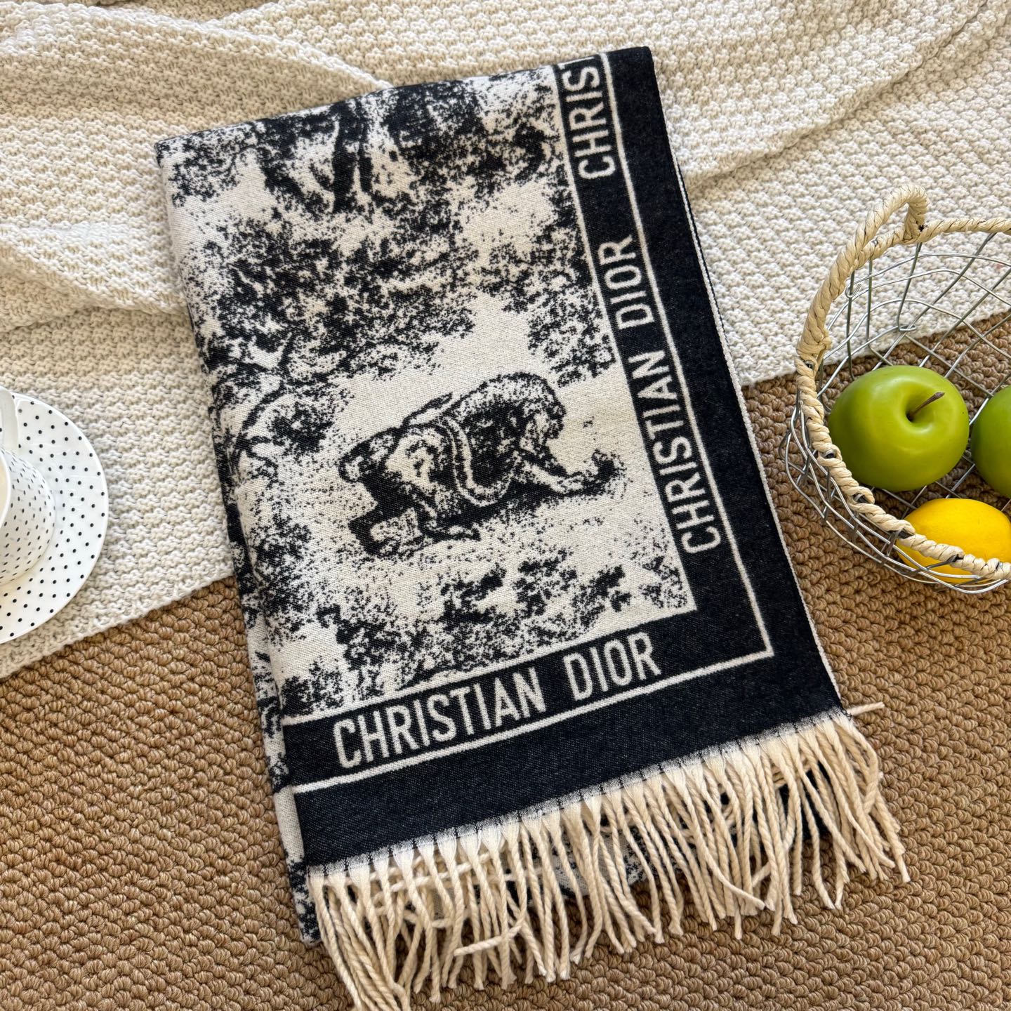 Fashionable CD Letter Scarf