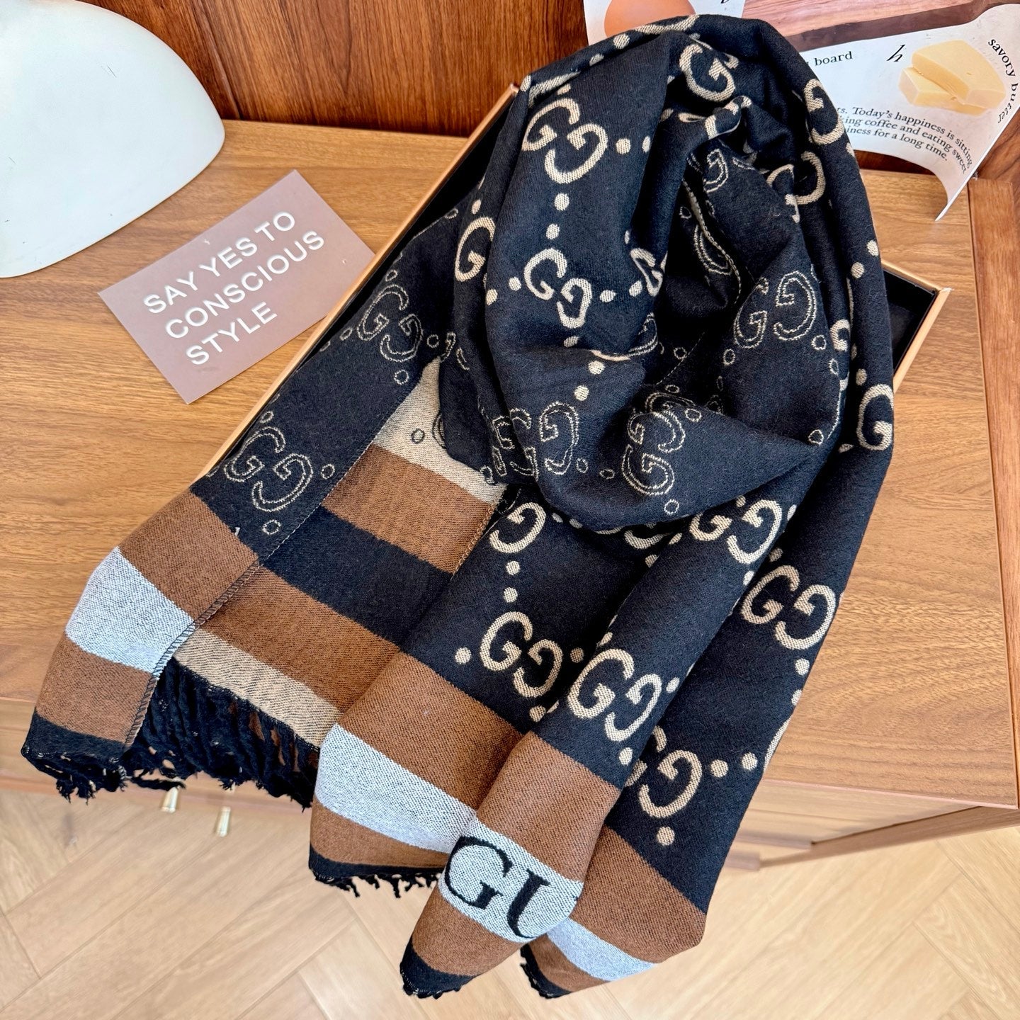Fashionable GG Lettering Scarf