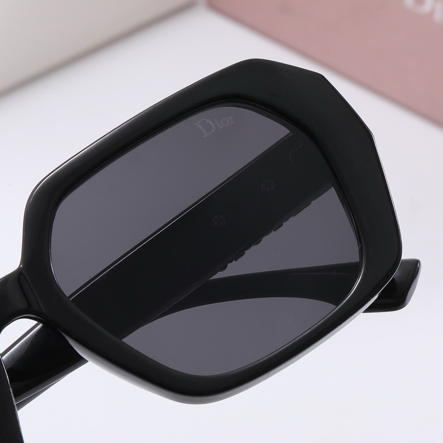 4-color fashionable GD letter sunglasses