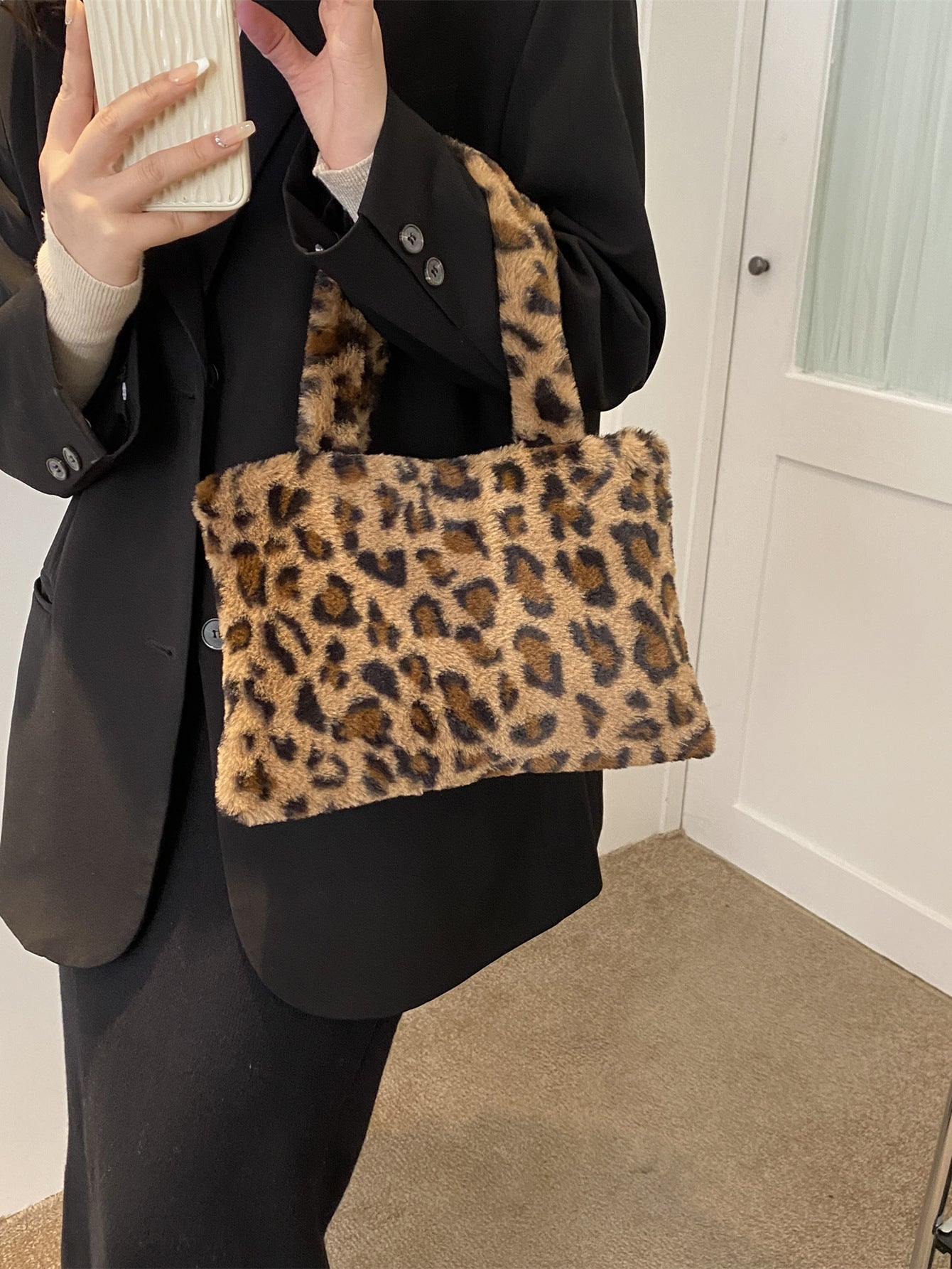 Fashionable Leopard Print Milk Zebra Plush Shoulder Handbag