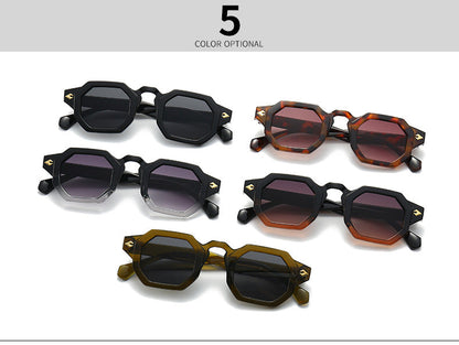 Trendy Street Photo Retro Sunglasses With Modern Charm