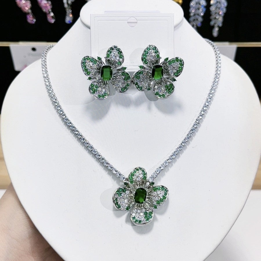 Four-leaf flower necklace, earrings and necklace set