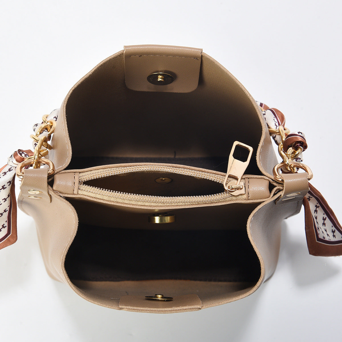 Niche chain handbag