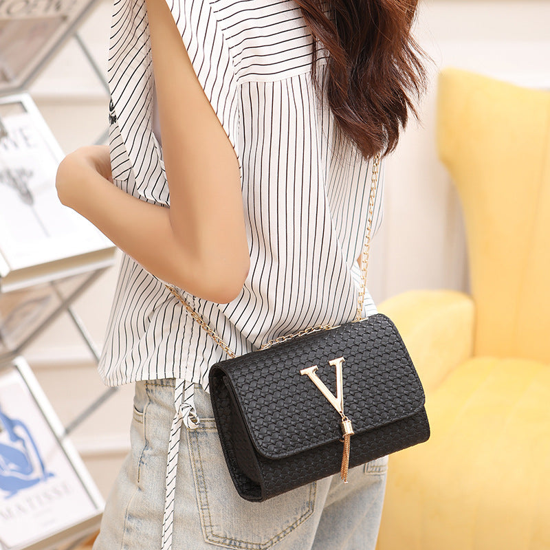 Woven V-Shaped Tassel Chain Magnetic Closure Shoulder Bag