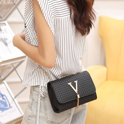 Woven V-Shaped Tassel Chain Magnetic Closure Shoulder Bag
