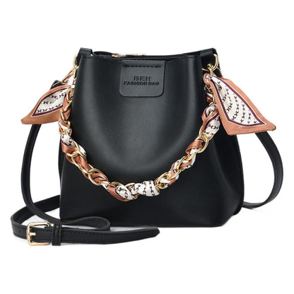 Niche chain handbag