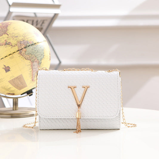 Woven V-Shaped Tassel Chain Magnetic Closure Shoulder Bag