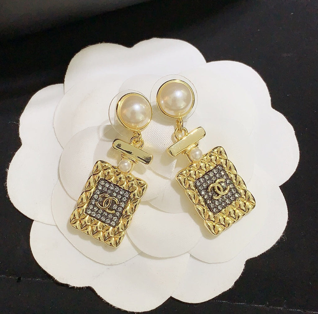 Fashion Rhinestone Pearl Double C Wine Bottle Pendant Earrings
