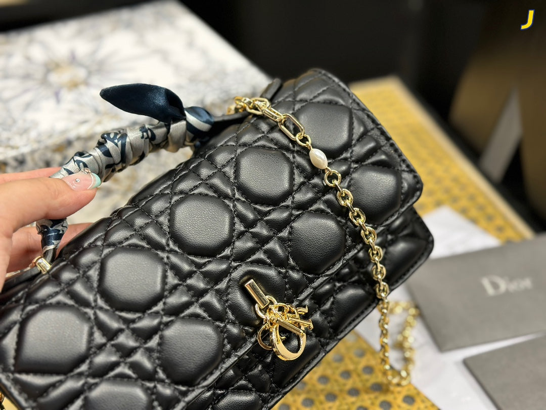 Classic CD Bump and Irregular Pattern Handbag