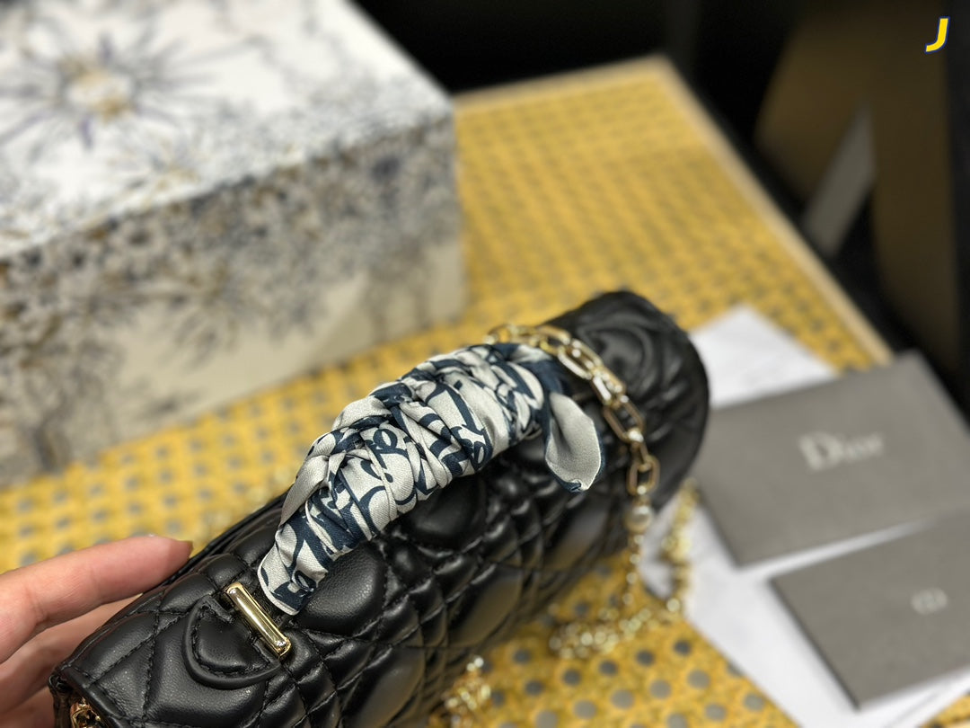 Classic CD Bump and Irregular Pattern Handbag