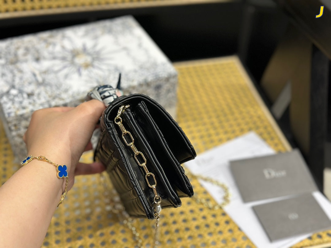 Classic CD Bump and Irregular Pattern Handbag