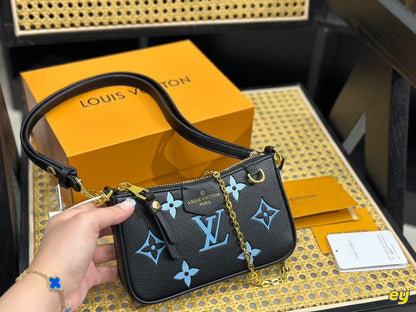 Fashion four-leaf clover letter printed messenger bag