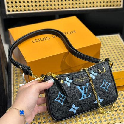 Fashion four-leaf clover letter printed messenger bag