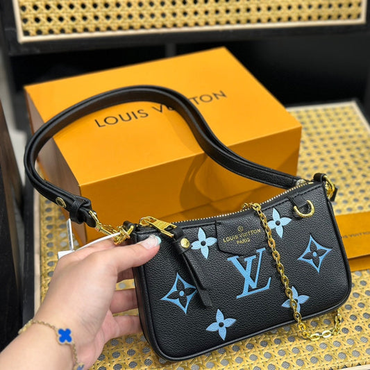 Fashion four-leaf clover letter printed messenger bag