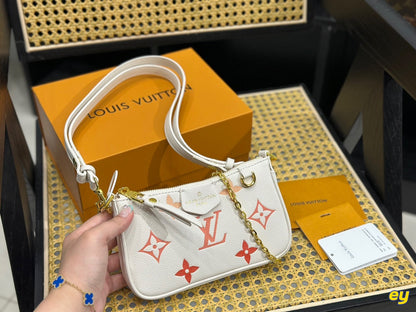 Fashion four-leaf clover letter printed messenger bag