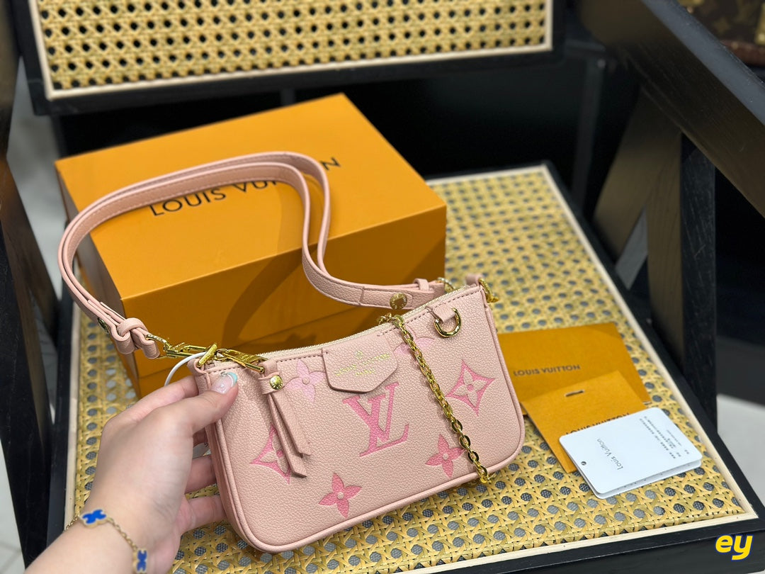 Fashion four-leaf clover letter printed messenger bag