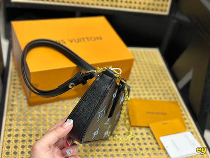 Fashion four-leaf clover letter printed messenger bag