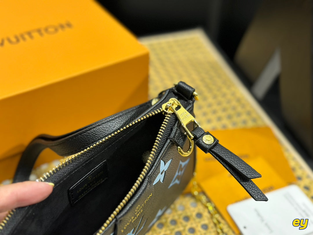 Fashion four-leaf clover letter printed messenger bag