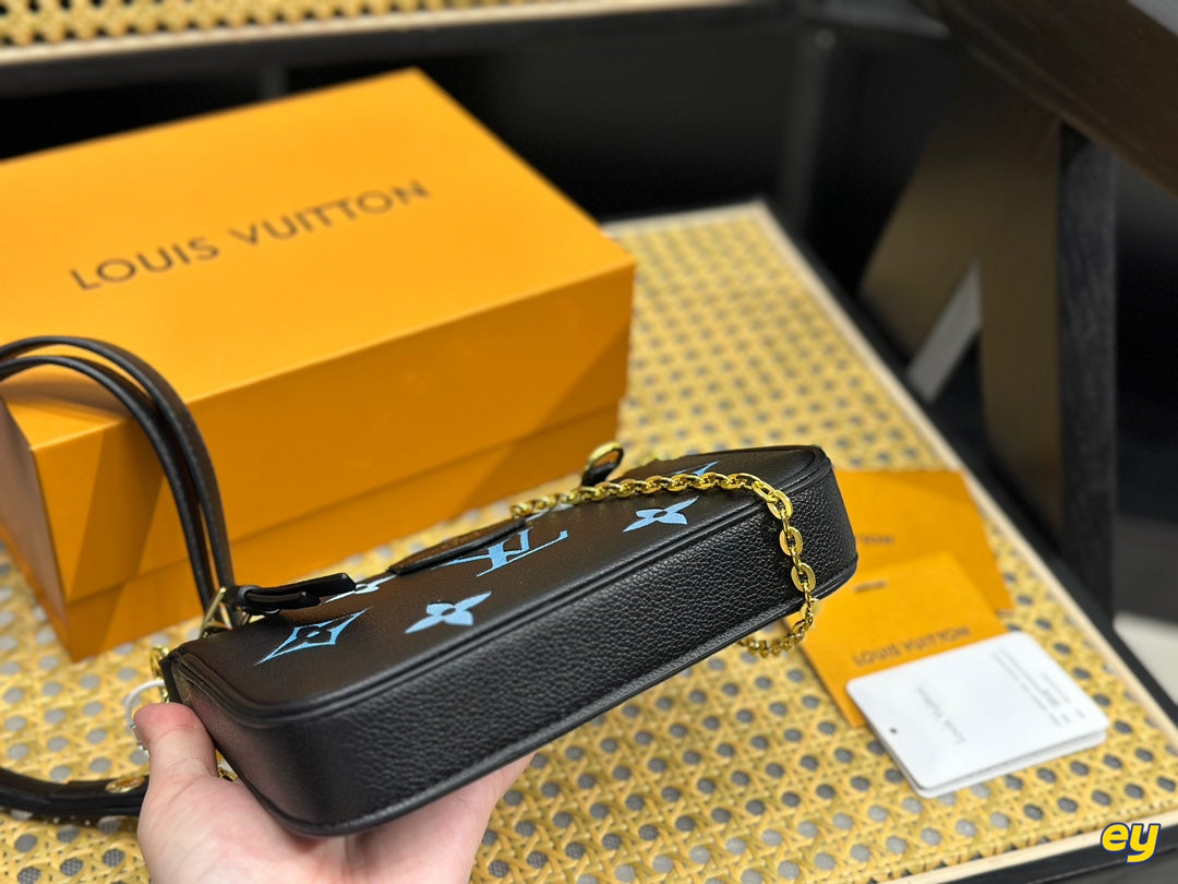 Fashion four-leaf clover letter printed messenger bag