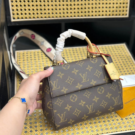 Fashion four-leaf clover letter printing messenger bag