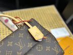 Fashion four-leaf clover letter printing messenger bag