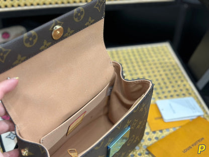 Fashion four-leaf clover letter printing messenger bag