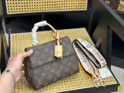 Fashion four-leaf clover letter printing messenger bag