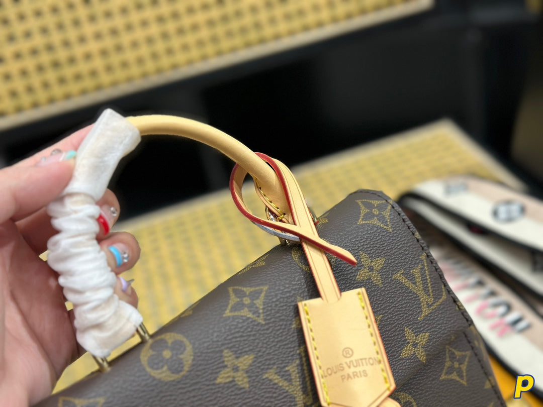 Fashion four-leaf clover letter printing messenger bag