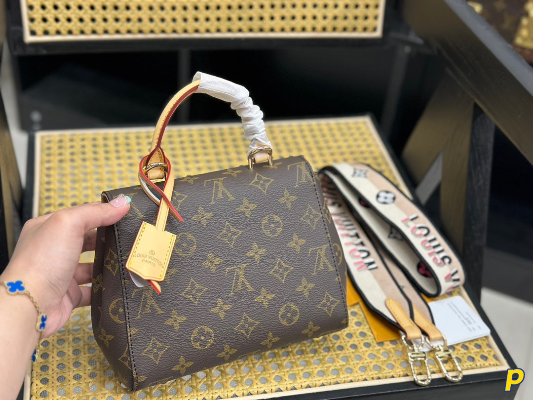 Fashion four-leaf clover letter printing messenger bag