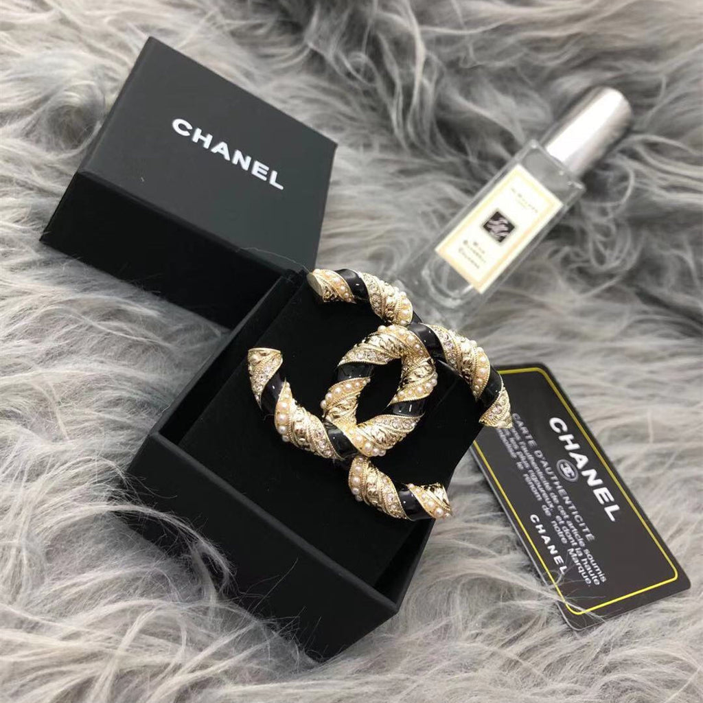 Fashion CC pearl brooch