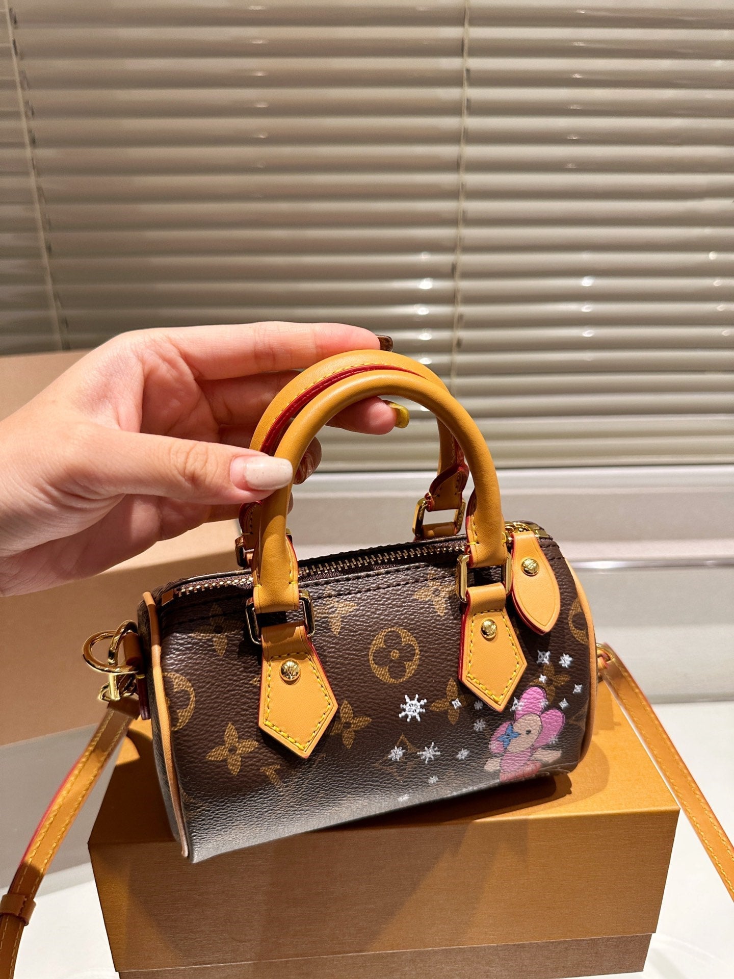 Fashionable four-leaf clover star flower pattern crossbody bag