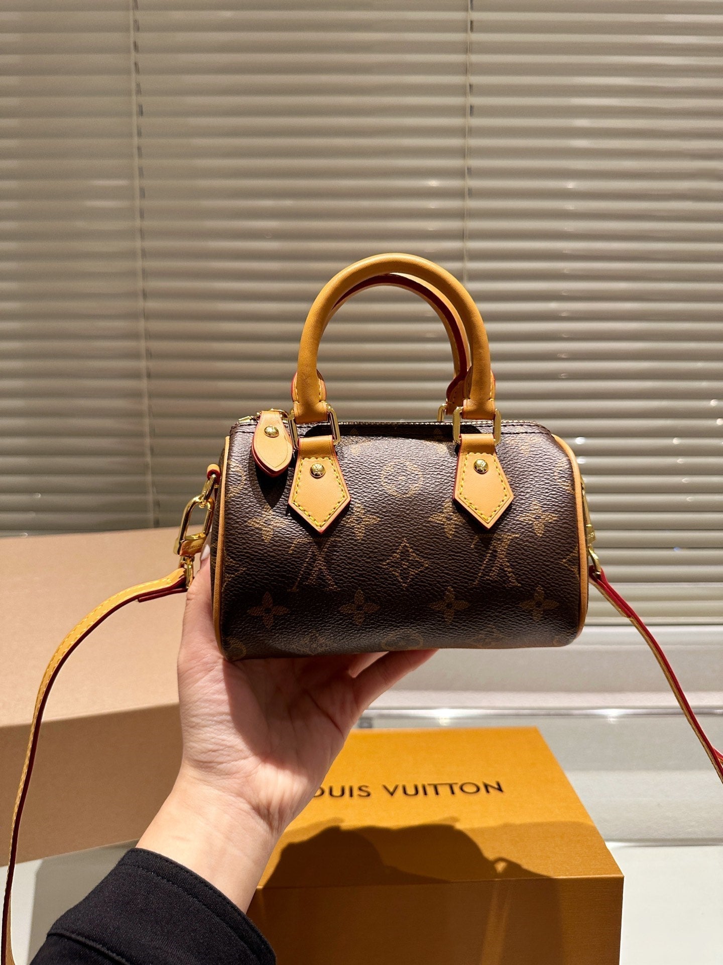 Fashionable four-leaf clover star flower pattern crossbody bag