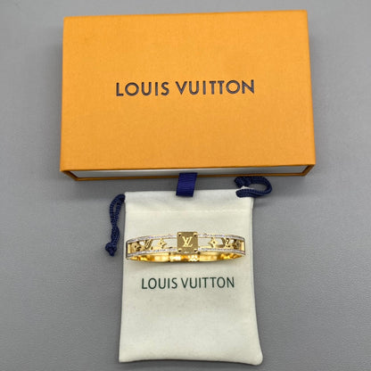 Classic four-leaf clover hollow bracelet