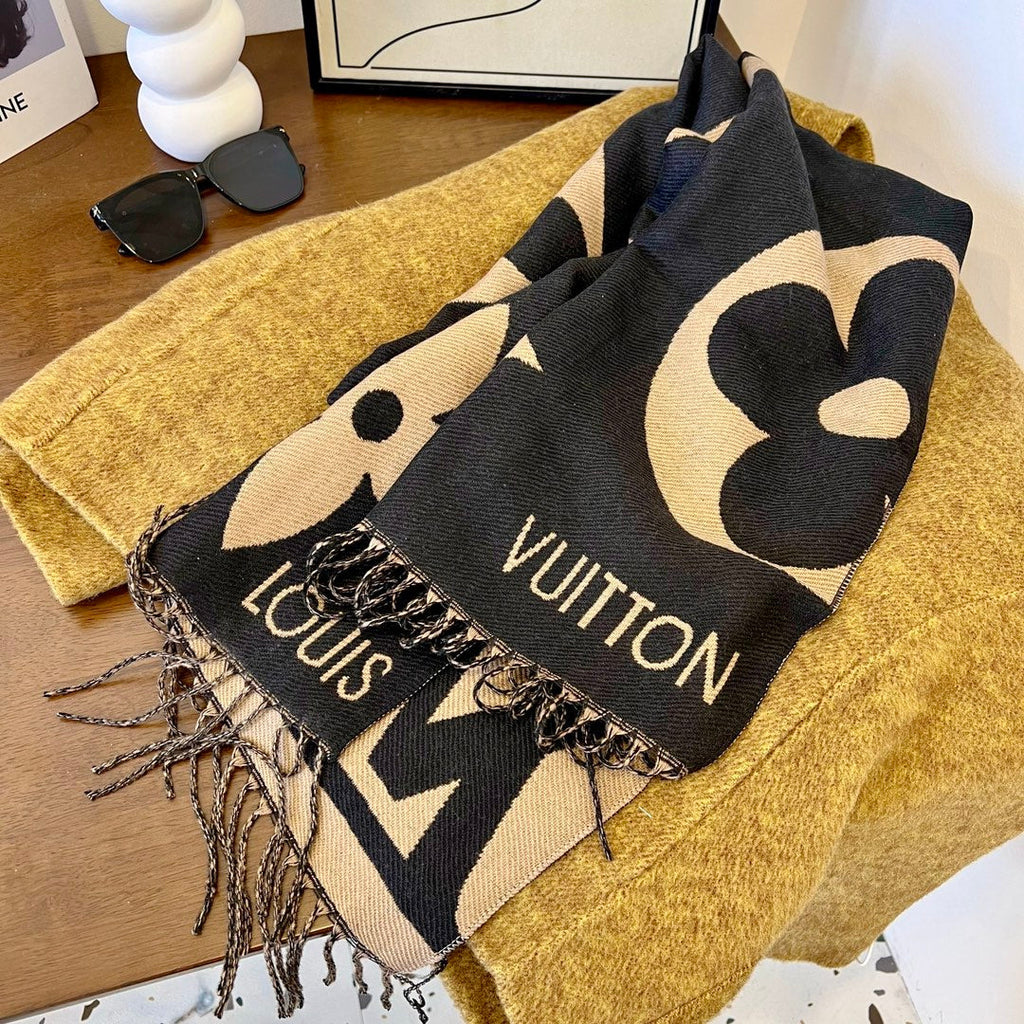 Fashionable four-leaf clover oblique striped scarf