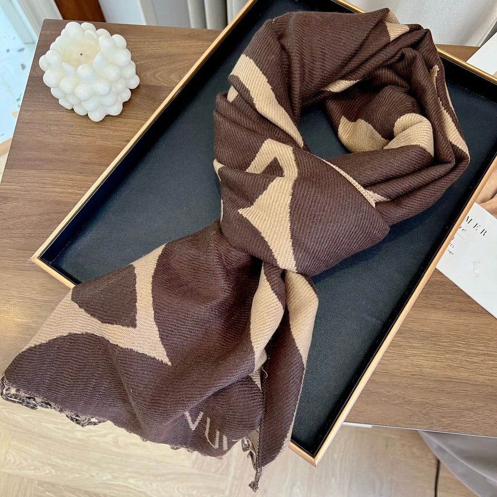 Fashionable four-leaf clover oblique striped scarf